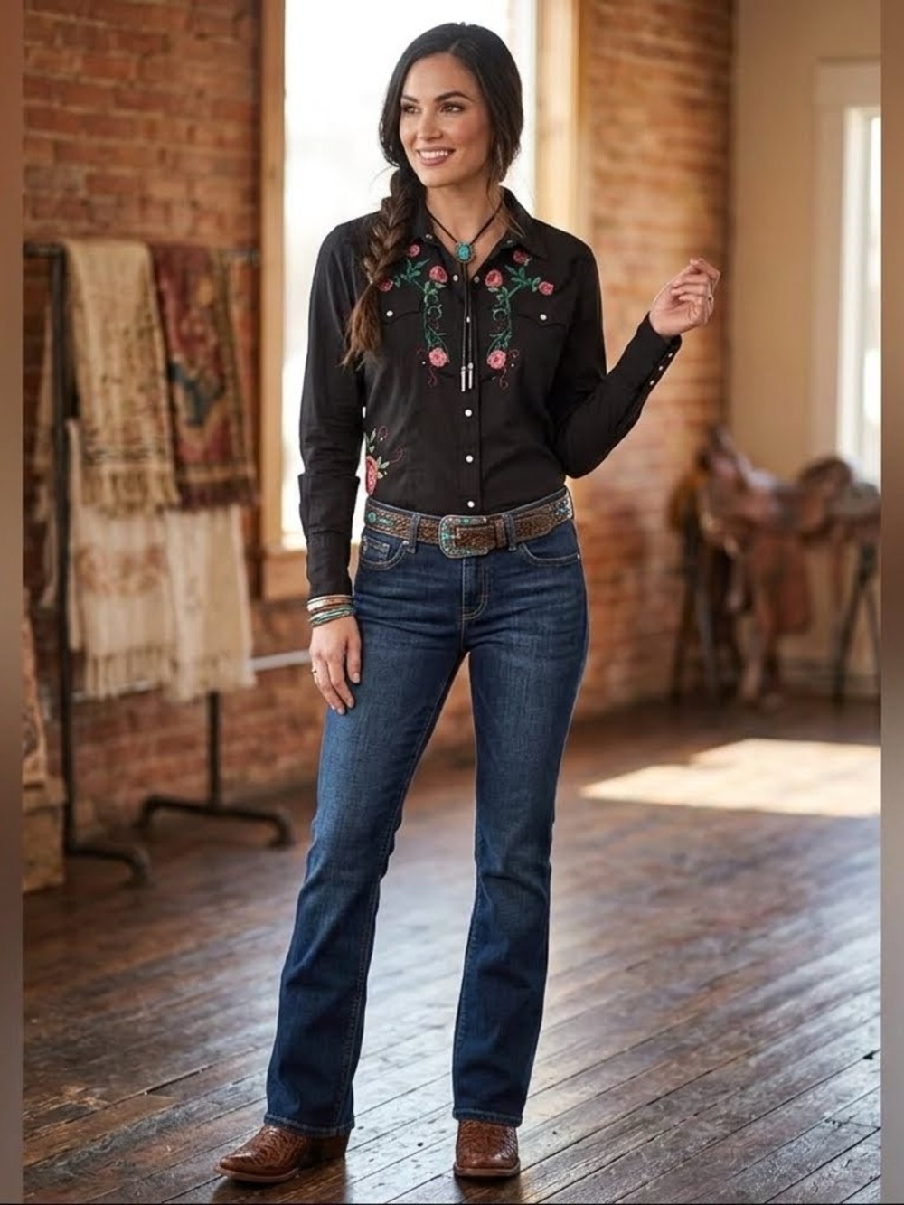 Country Royalty Western Blinged-out Women’s Shirt Beautiful Embroidery Size M